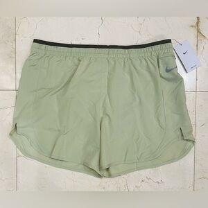 Brand New with Tags Nike women’s shorts running size XL Green